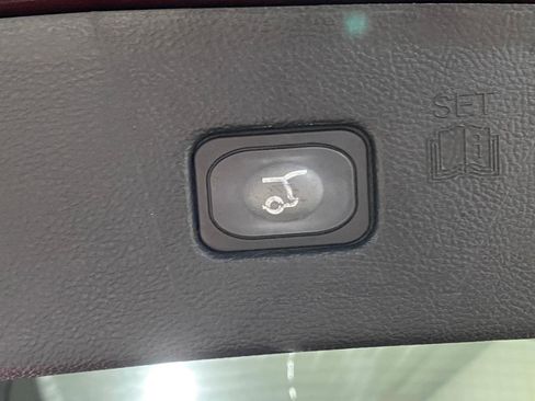 Used 2018 Ford Edge Titanium w/ Equipment Group 302A image 6