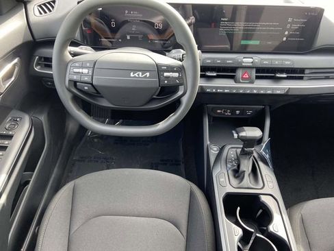 New 2026 Kia K4 FWD image 9