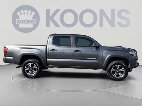 Used 2018 Toyota Tacoma TRD Sport w/ Technology Package RWD image 8