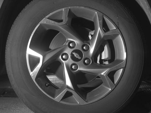 Used 2025 Chevrolet Trax LT FWD image 13