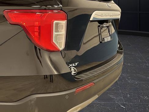 Used 2022 Ford Explorer XLT image 35