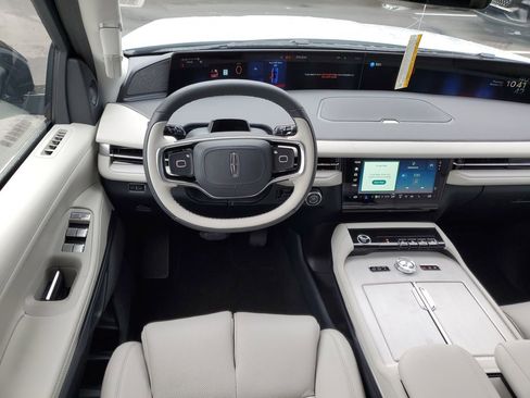 New 2025 Lincoln Navigator L Reserve AWD/4WD image 17