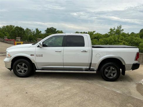 Used 2015 RAM 1500 Laramie w/ Convenience Group AWD/4WD image 3