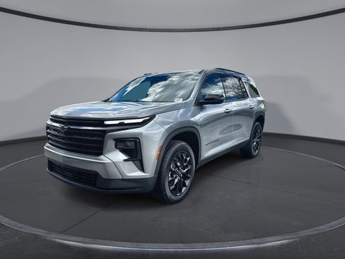 New 2026 Chevrolet Traverse LT w/ Midnight/Sport Edition AWD/4WD image 3