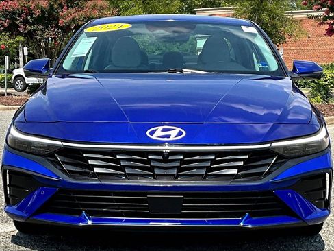 Used 2024 Hyundai Elantra Limited FWD image 3