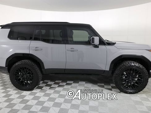 Used 2025 Lexus GX 550 image 4