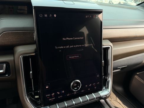 Used 2025 GMC Yukon Denali Ultimate AWD/4WD image 25
