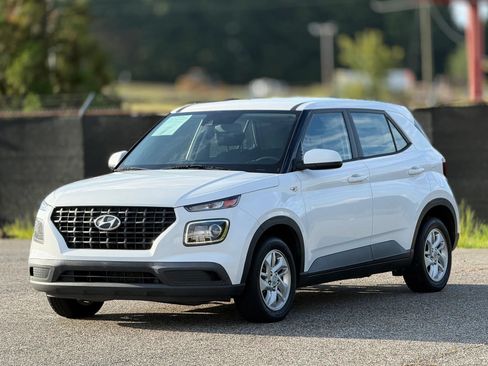 Used 2021 Hyundai Venue SE FWD image 6