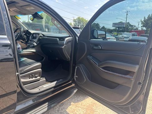 Used 2018 Chevrolet Suburban LT RWD image 23