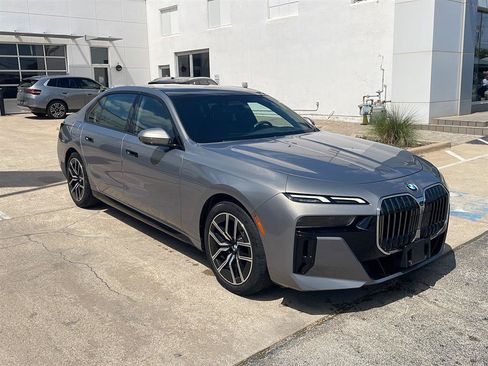Used 2024 BMW 760i xDrive AWD/4WD image 2