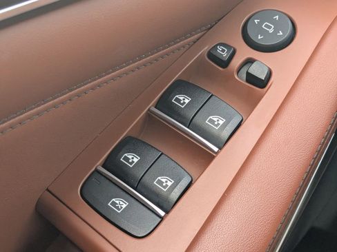 Used 2022 BMW X5 xDrive40i w/ M Sport Package image 12