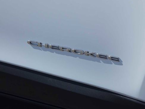 Used 2022 Jeep Cherokee Limited w/ Elite Package image 11