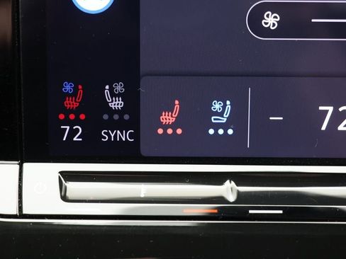 Used 2025 Volkswagen Atlas SE image 24