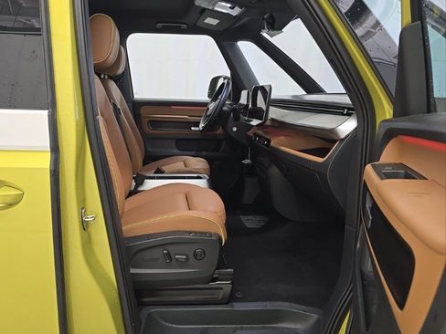 Used 2025 Volkswagen ID. Buzz Pro S Plus RWD image 5