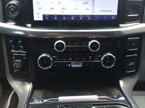 Used 2023 Ford F150 Lariat w/ Trailer Tow Package AWD/4WD image 13