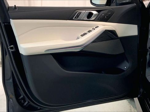 New 2026 BMW X5 xDrive50e image 10