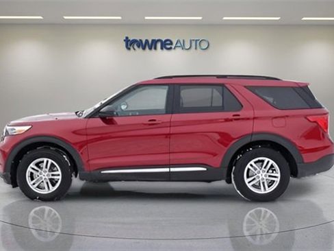 Used 2021 Ford Explorer XLT w/ Equipment Group 202A image 2