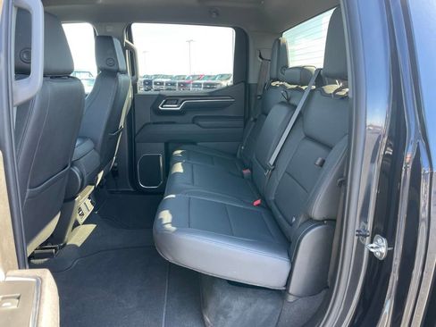 Used 2025 GMC Sierra 1500 SLT AWD/4WD image 9