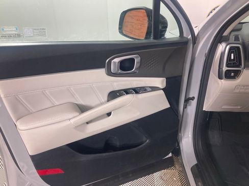 Certified 2023 Kia Sorento SX image 11