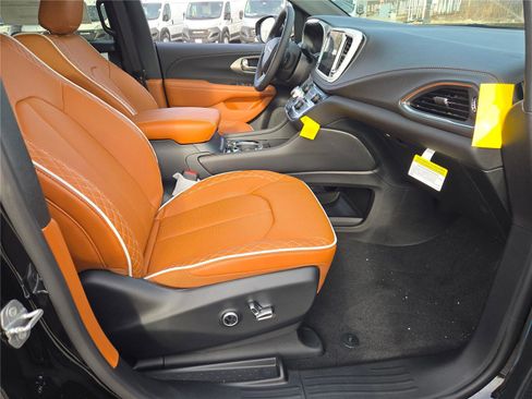 New 2026 Chrysler Pacifica Pinnacle image 6