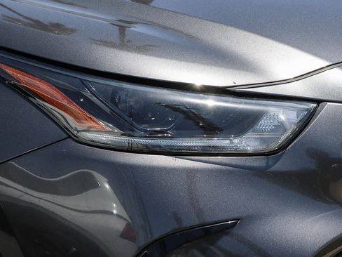Used 2021 Toyota Highlander XSE FWD image 13