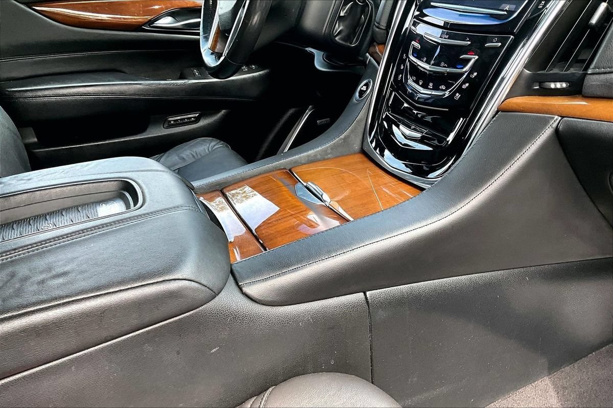 Used 2016 Cadillac Escalade ESV 2WD image 32