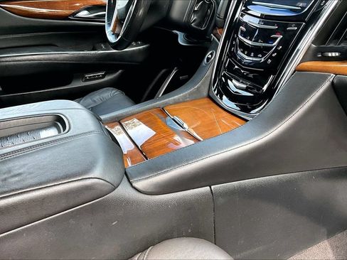Used 2016 Cadillac Escalade ESV 2WD image 32