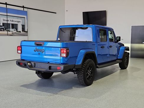 Used 2024 Jeep Gladiator Sport AWD/4WD image 8