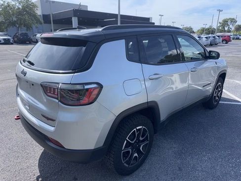 Used 2025 Jeep Compass Trailhawk AWD/4WD image 4