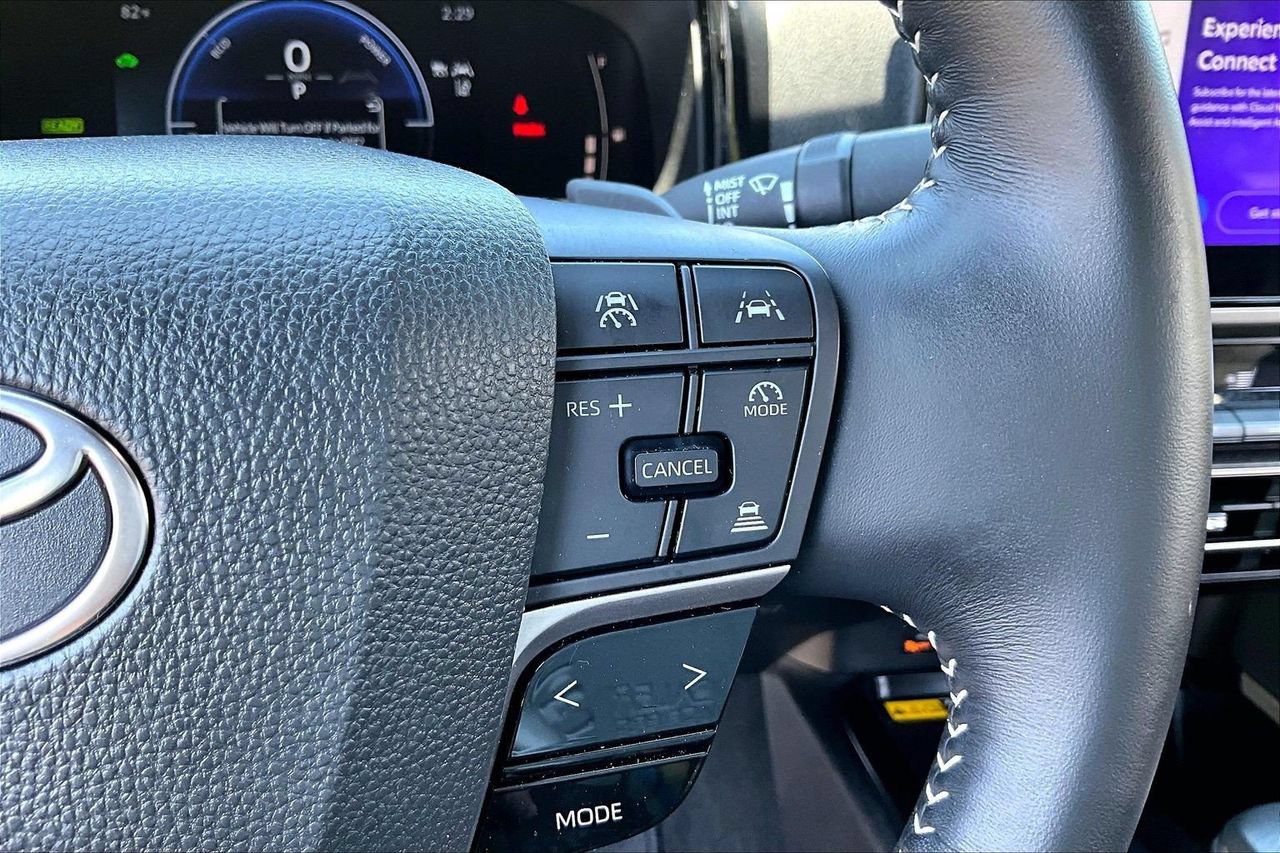 Used 2025 Toyota Camry SE FWD image 29