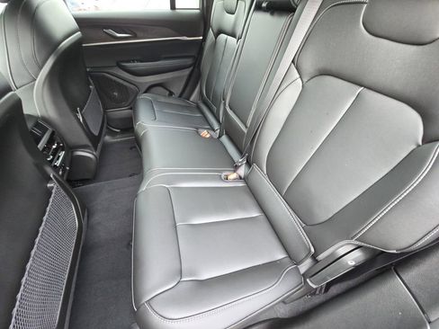 New 2025 Jeep Grand Cherokee Limited w/ Black Appearance Package AWD/4WD image 15