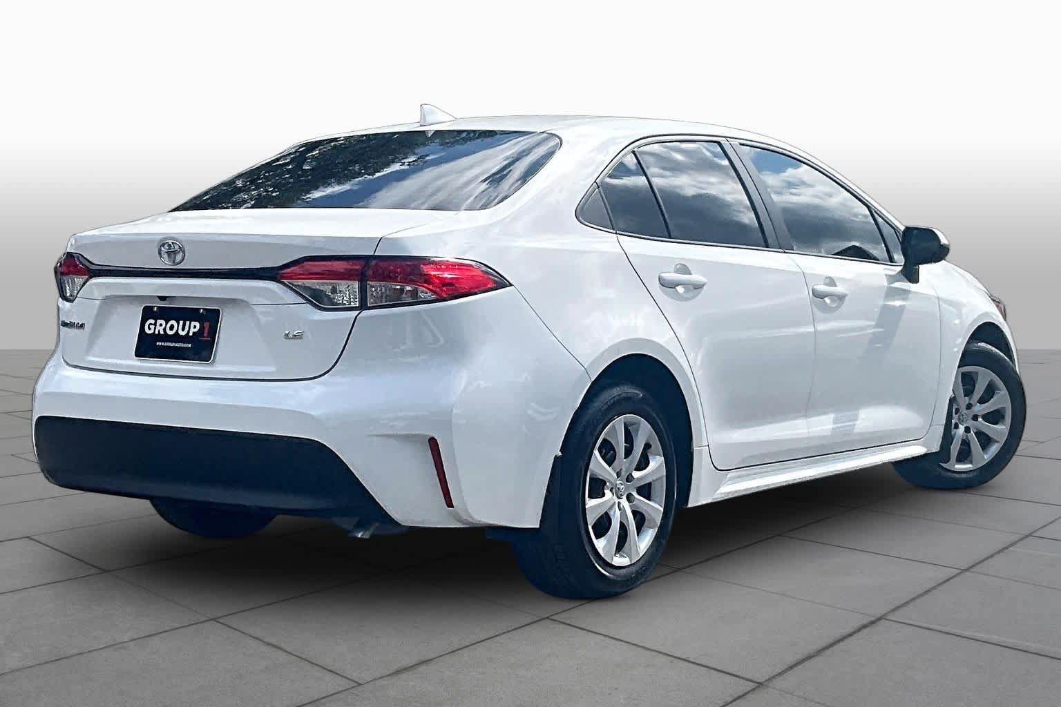 Used 2025 Toyota Corolla LE FWD image 13
