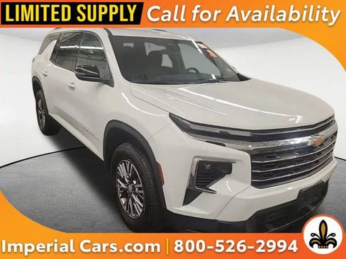 Used 2025 Chevrolet Traverse LT AWD/4WD image 1