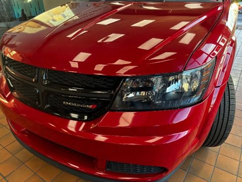 Used 2018 Dodge Journey SE w/ Blacktop Package image 9
