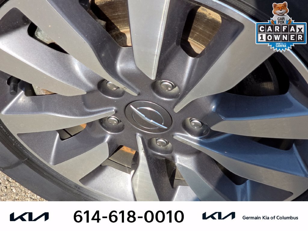 Used 2024 Chrysler Pacifica Limited FWD image 12