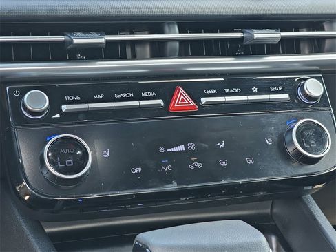 Certified 2025 Hyundai Santa Cruz SEL image 19