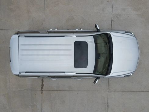 Used 2016 Cadillac Escalade Platinum AWD/4WD image 10
