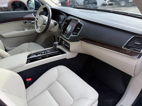 Used 2016 Volvo XC90 T6 Momentum w/ Momentum Plus Package image 27