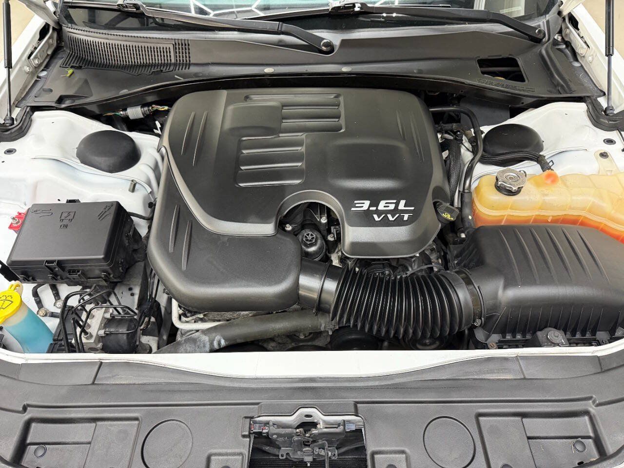 Used 2014 Chrysler 300 w/ Driver Convenience Group RWD image 7