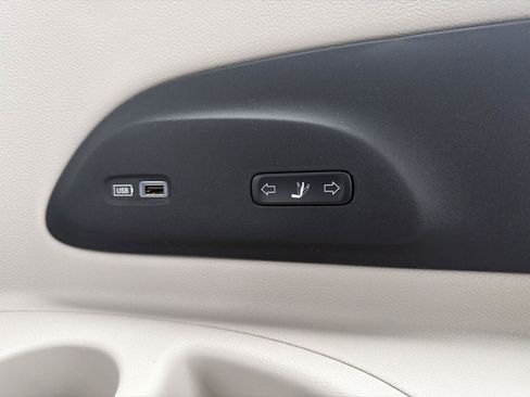Used 2020 Chrysler Pacifica Limited w/ Advanced Safetytec Group FWD image 44