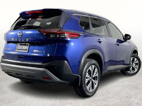 Used 2023 Nissan Rogue SV w/ SV Premium B Package image 2