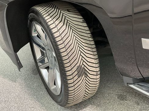Used 2019 Cadillac Escalade Luxury AWD/4WD image 32