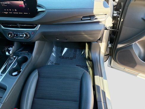 Used 2024 Buick Envista Preferred w/ Convenience I Package image 18