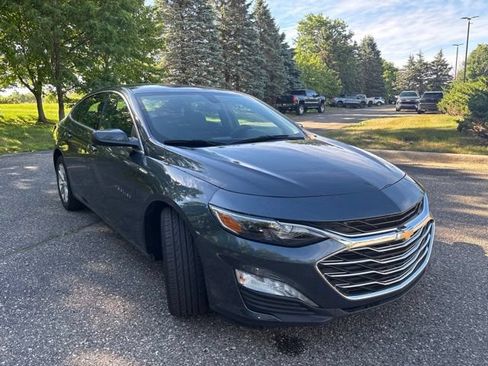 Used 2019 Chevrolet Malibu LT w/ Driver Confidence Package FWD image 2