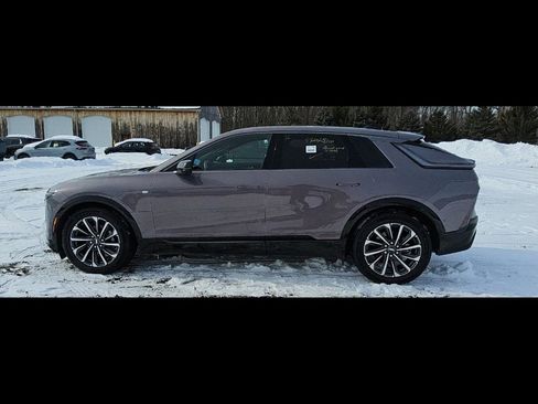 Used 2024 Cadillac Lyriq Sport image 7