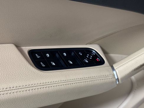 Used 2021 Porsche Cayenne AWD/4WD image 17