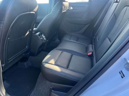 Used 2025 Volvo XC40 B5 Plus AWD/4WD image 4