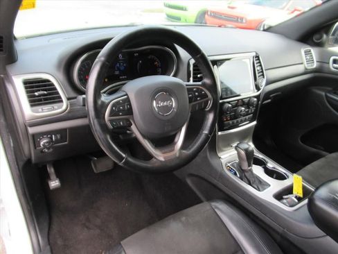 Used 2021 Jeep Grand Cherokee Laredo X image 15