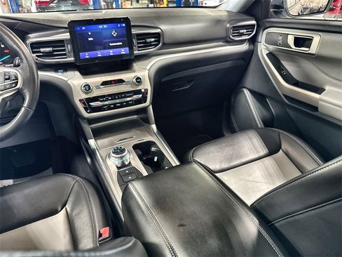 Used 2022 Ford Explorer XLT w/ Equipment Group 202A image 27