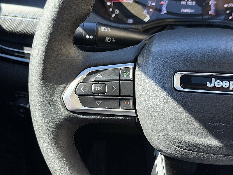 Used 2025 Jeep Compass Limited w/ Sun & Sound Group AWD/4WD image 15